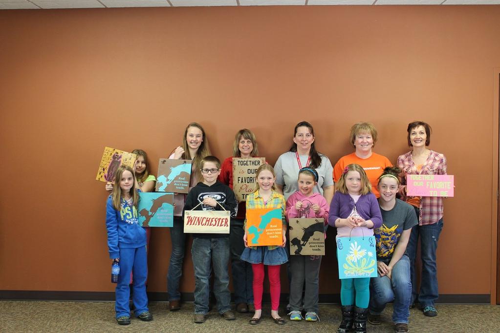 YOUR 4-H CLUB NEWS AND HAPPENINGS EXPO DAY SIGN MAKING Want to go to a camp?