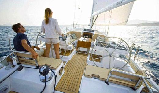 The right place either for amateurs, willing to get their first sailing experience, or