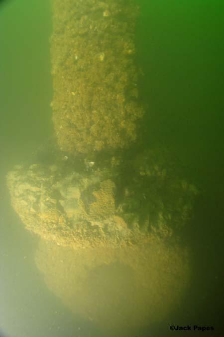 Two spud ways or channels are present at the stern.