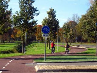 Cycle tracks or lanes on a priority road approaching an intersection On priority roads, it is recommended to bend in or bend out a segregated cycle track 20 to 30 m before the intersection.