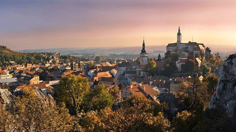 Where is the best starting point to explore the beauty of the Pálava Region? Most would say it is the fairytale town of Mikulov, whose dominant feature is the Baroque chateau perched high on a cliff.