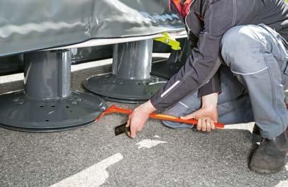 All maintenance work can be carried out quickly and easily, and attaching and detaching implements has