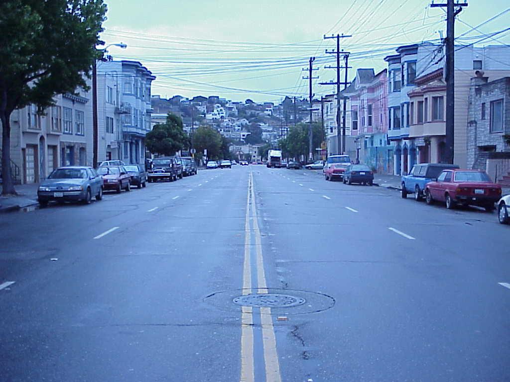 CASE STUDY: ROAD DIET (SAN FRANCISCO, CA) S a n Fr a n c i s c o, CA Problem/Background Valencia Street part of San Francisco s Mission District 1.
