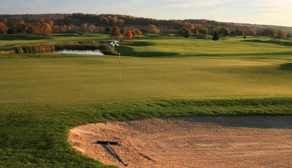 It also features a practice area with putting green, bunkers, sand traps and a driving range.