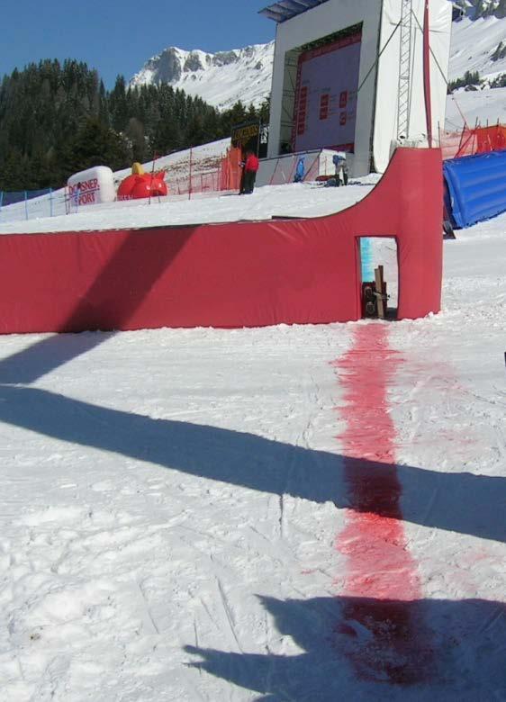 Parallel Competition Parallel competitions include parallel slalom, parallel GS and team events. At parallel competition two racers run down on two courses side by side.