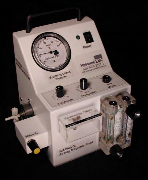 Controls: 1. Handle 2. Breathing Circuit Pressure manometer 3. Power/Frequency indicator 4. Power switch 5. Amplitude 6. Frequency 7. IPPV / HFOV mode switch 8. Scavenger select switch 9.