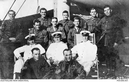 Ruthven VC, 22 Bn; Second row: Troop Transport Medical Officer; 1st Officer; Capt Simmons; Front row: Sgt R. R. Inwood VC, 10 Bn; Sgt S. R. McDougall VC, 47 Bn.