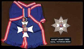 $400 4720* The Royal Victorian Order, Knight Commander's breast star and neck badge; Companion's neck badge; Member's