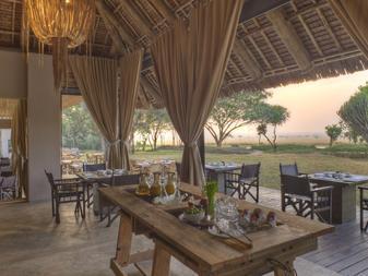 The split-level dining area has been designed around an interactive kitchen and vegetable garden, making food an integral part of the safari experience.