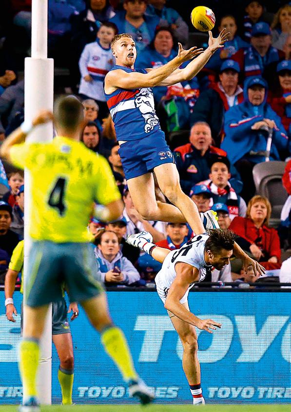 18 CHAIRMAN S REPORT 19 BALL ON A STRING The Western Bulldogs rise up the ladder was a season highlight in 2015, with talented forward Jake Stringer being a key player in their resurgence.