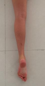 TEST 1: FORWARD SPLIT ON THE FLOOR (Draw) (continued) Photo 4 Back foot, knee and hip face down. Photo 5 The inside of each leg is aligned on opposite sides of a horizontal line.