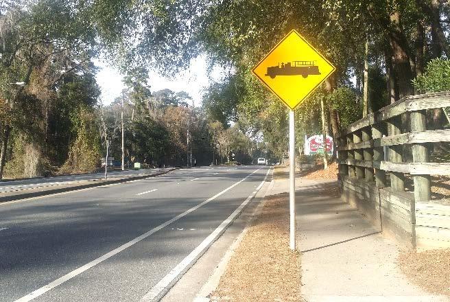 Thomasville Road at Oven Park Entrance Lack of signing at driveway (short-term) This is a driveway entrance only but has a ONE WAY sign in the median for the