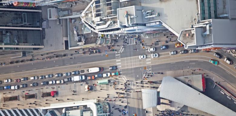 Project 10 Yonge & Dundas Area Traffic Operations Improvements Implement the following measures in an effort to mitigate congestion caused by illegal curbside lane occupancies along Dundas Street: