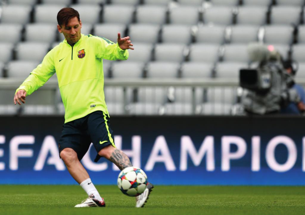 And that is usually focus, control of the ball and linking up with team mates. One of the ways Barcelona warm up before training or matches is using the rondo circles.