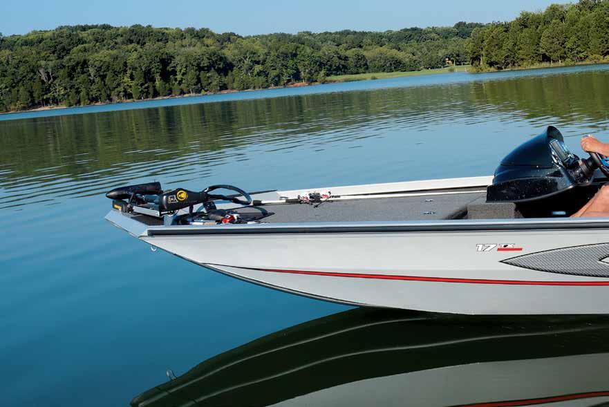 SPECIFICATIONS CAPACITIES Overall Length 17 8 Livewell Capacity 30 gal. Beam 92 in. Fuel Capacity 21 gal. Bottom Width 64 in. Rod Box Length 8 Side Depth 21 in.