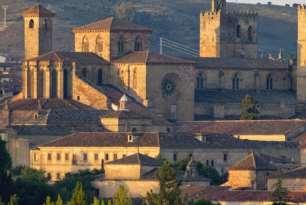 Itinerary Day to Day Day 1: Arrival to Ayllón Arrival and a chance to relax and explore the medieval town center full of noble mansions from the 15th-17th centuries, and its palace and elegant Main