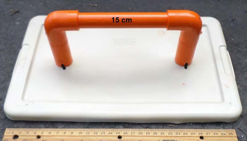Attach a ½-inch 90 o elbow to both ends of the 15 cm length of pipe. Rotate the elbows so both openings face the same direction. 2. Cut two 3 cm lengths of PVC pipe.