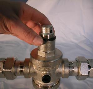 Recommended installation of the pressure reducing valve: 1 BALL VALVE 3 EUROBRASS PRESSURE REDUCER 5 EXPANSION VESSEL 2 NEPTUN SELF-CLEANING FILTER 4 STOPSHOCK VALVE 6 BALL VALVE HOW TO