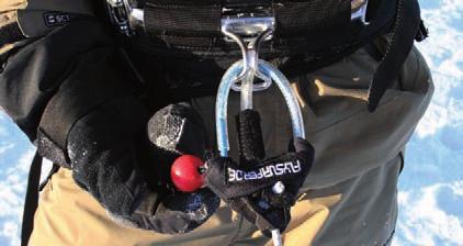 ACTIVATION AND REASSEMBLY OF THE QUICK RELEASE AT THE DEPOWERLOOP ON THE FDB You can activate the FLYSURFER Safety System while using the Quick Release at the Depowerloop or unhooking it by hand and