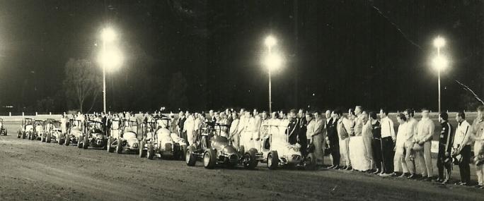 before the start of the Speedcar Feature Race which had another American Star competing at this meeting by the name of Mel Kenyon the King of the Midgets.