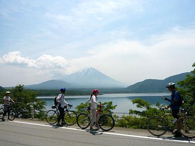 We cycle around Lake Kawaguchiko, Lake Saiko, Lake Shoujiko and Lake Motosuko.