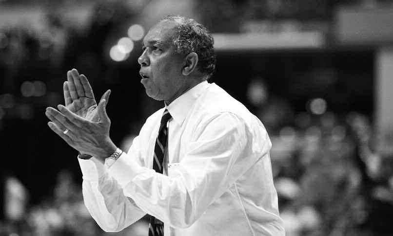 Head Coach Tubby Smith TUBBY SMITH Head Coach O n March 23, 2007 Tubby Smith was announced as the 16th head basketball coach of the Minnesota Golden Gophers Men s Basketball program.
