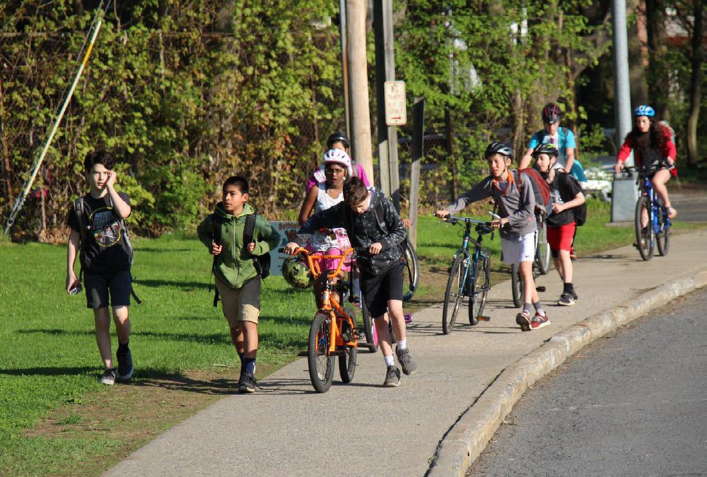 Safe Routes to School 5 Safe Routes to School (SRTS) is a national safety effort supported by New York State.