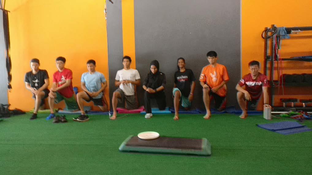 The objectives for this clinic were to train coaches/captains and players of local Ultimate teams on the concepts and principles for performance training and injury-prevention, so that they will be