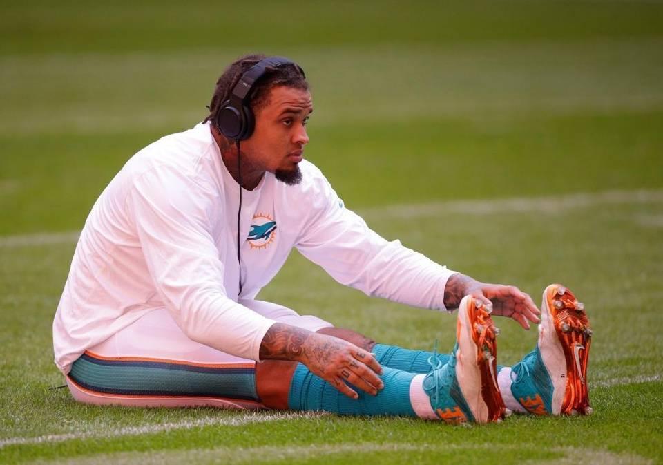 MIAMI DOLPHINS NOVEMBER 3, 2015 Sports psychologists aim to help Miami Dolphins win mind games HIGHLIGHTS Mental health professionals a fixture in Dolphins headquarters Team captains meet