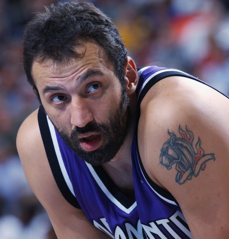Make blog, not war 8 Vlade Divac NBA Hall of Fame first player born and trained outside the US to play in over 1,000 games in the NBA One of only seven players in NBA history to record 13,000 points,