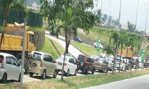 1 Problem Statement Traffic congestion and long queues at the intersections and roundabout occurred during rush hours repeatedly observed at Bukit Chedang, Rasah Seremban.