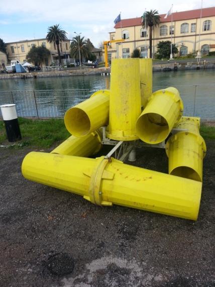 Fig. 5. Piping assembly structure used in SAUC-E 2016. (Left) Frontal view. (Right) Lateral view. The structure, composed of yellow pipes, has the following dimensions: 2 m (front area) x 3 m x 1.