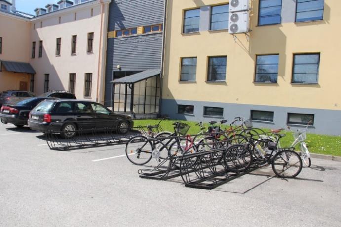 1.4 Tartu Ülikooli Viljandi Kultuuriakadeemia õppehoonete läheduses asuvad jalgrattahoidjad Selles alapeatükis toon välja antud ülikooli õppehoonete või