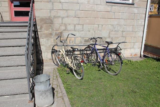 Näide parkimisest Vilma maja (Turu 7, Viljandi 71020) Jalgrattaid on selle hoone läheduses lukustatud