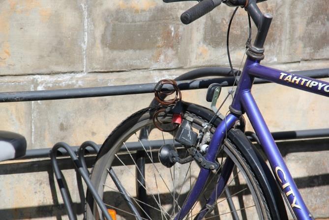 Jalgratast on võimalik parkida ka sisehoovis paiknevasse kahvel-tüüpi jalgrattahoidjasse. Foto 16.
