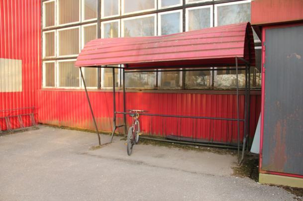 Näide parkimisest Viljandi Metalliinkubaator (Reinu tee 27) Olemas on nii lühiajaliseks kui pikaajaliseks hoiustamiseks mõeldud jalgratta