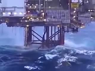 Breaking wave on a jacket platform Jackets structures are frequently under extreme loads caused