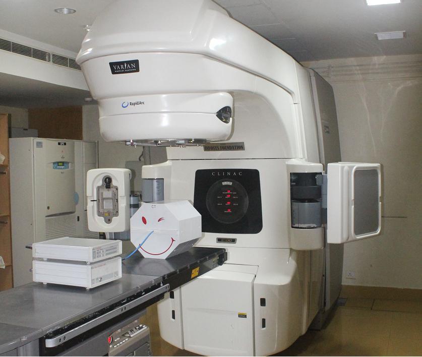 51 Figure 4.2 Set-up for the pre-treatment quality assurance tests for rapid arc treatment delivery. Semiflex ionization chamber inserted inside the Octavius CT phantom. SSD was kept at 84 cm 4.2.2 Gamma Analysis Gamma analysis was done to compare two 2D dose maps.