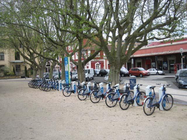 Alderdi Eder Town Hall, Zurriola beach). In October 2005, a research of different public bike sharing services over Spain was conduted by the Mobility Department.