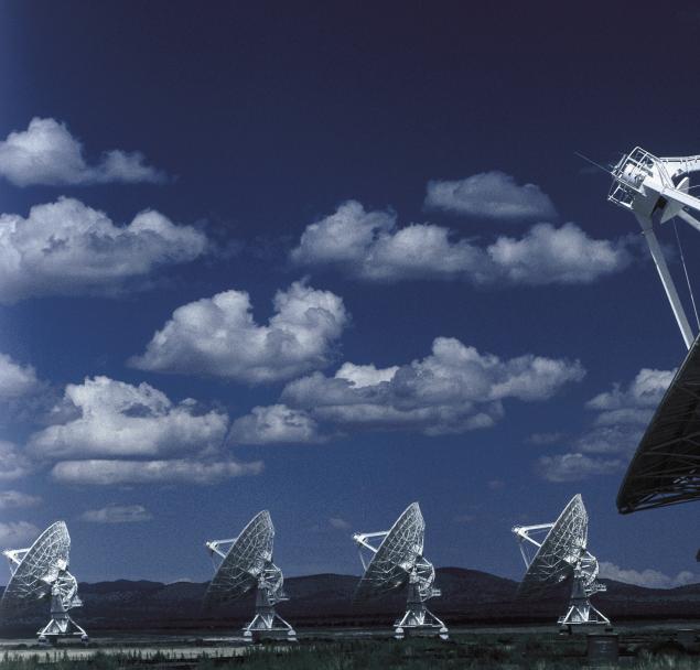The 27 antennae of the VLA are arranged in a Y pattern, nine on each arm. The data collected are combined to give the resolution equivalent of an antenna 22 miles wide.