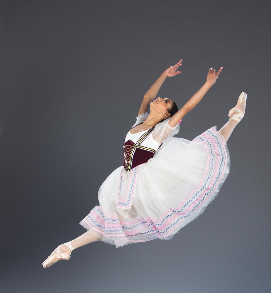 BALLET ARIZONA DONOR IMPACT REPORT Government Gila River Indian Community TURNING Corporate SRP Donor Leona Aiken Q&A: Artistic Director Ib Andersen POINTE New