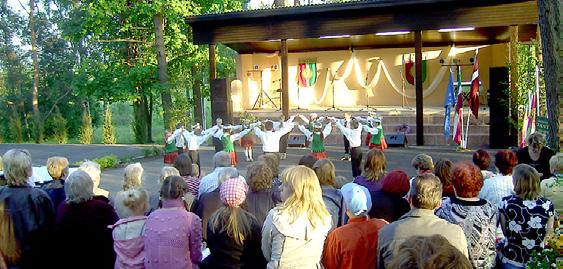 Aizvadīti otrie Jēkabpils novada svētki Šā gada 21. maijā svinējām jau otros Jēkabpils novada svētkus. Šogad to norises koncentrējās gar Daugavas krastu, jo 2010.