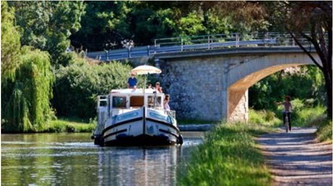 promote canal boat rentals across the most beautiful canals &