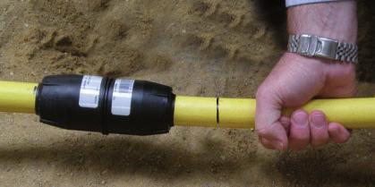 This chamfer enables insertion of the pipe without problems and without damaging the seals.