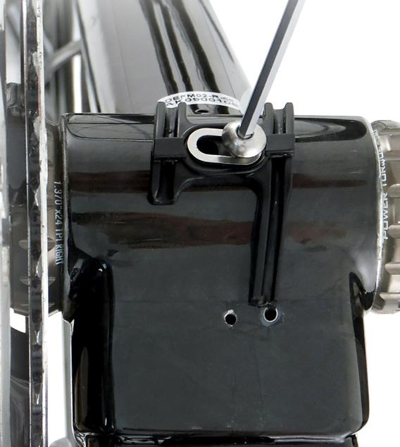 lbs) since a loosely fastened shifter could move while riding, resulting in accidents, physical injury or death. Fit the casing retainer clamps on the downtube barrel adjusters. 4.