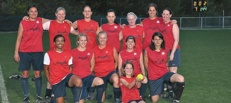 GREAT BRITAIN: CHROMIES ARE SLOWPITCH CHAMPION by Bob Fromer They were: Platinum Nationals Greensox (Manchester) There are a lot of National Championships tournaments each year in British softball!