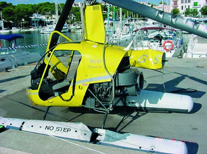 Addenda Bulletin 2/2006 Technical report A-061/2003 The main rotor s blades struck the tailboom, cutting it and the power transmission axis to the tail rotor.
