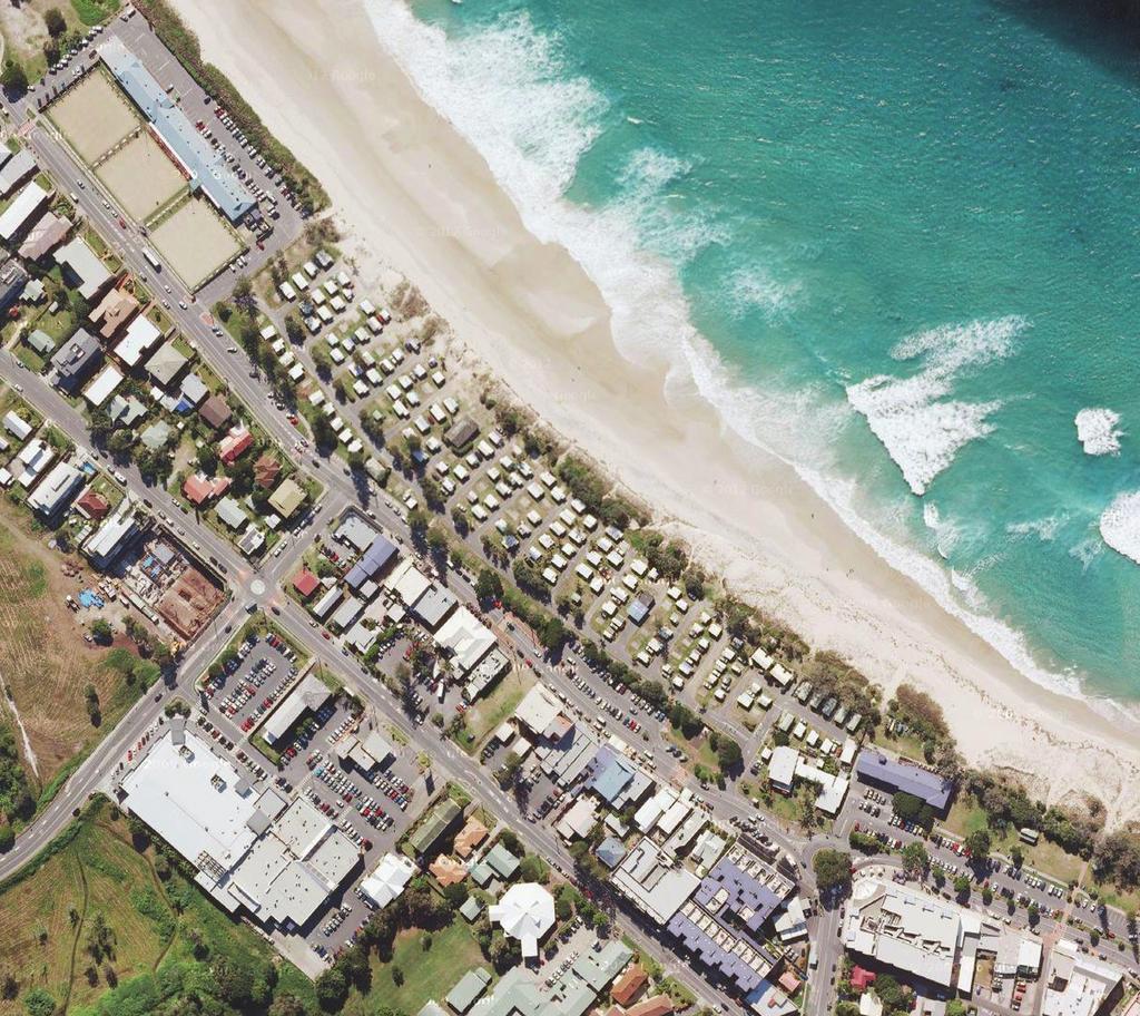 14 Study the photograph below. It was taken in 2011. It shows an area of Kingscliff that has been affected by erosion.