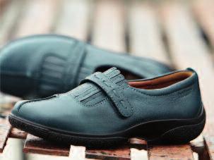 which shoes to choose There are numerous health conditions which affect the feet, and it s important that you wear the right style of shoe depending on your symptoms.