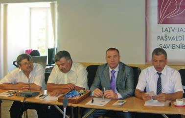 Savukārt Jelgavas novada pašvaldības speciālisti iepazīstināja Kahulas pārstāvjus ar ilgtspējīgas attīstības plānošanas principiem, investīciju piesaistes iespējām nelielām pašvaldībām, finanšu un